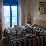 Sea Palace Hotel 4*