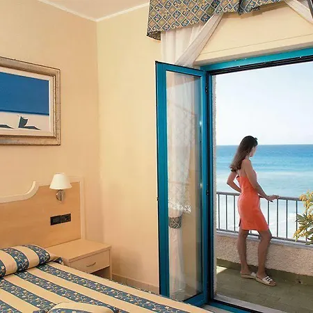 Sea Palace Hotel 4*